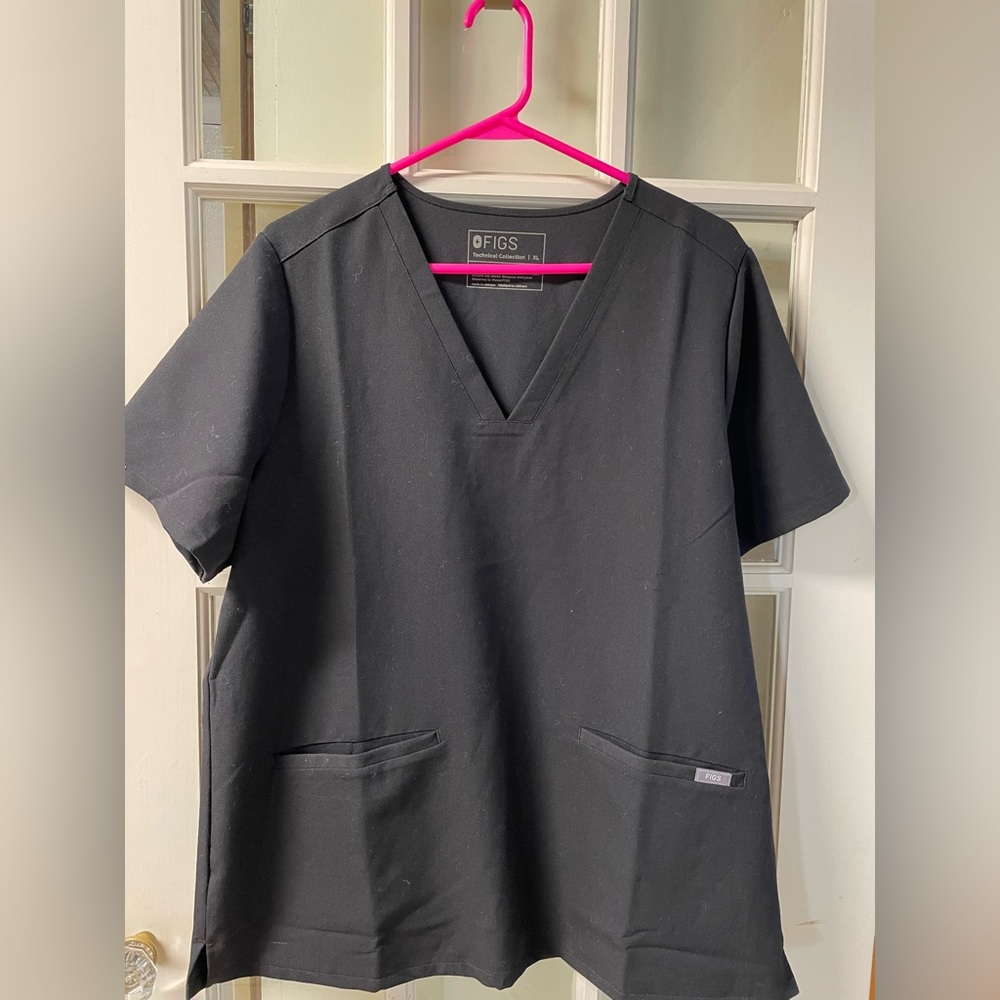 Figs Black Casma top